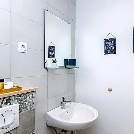 Hotel Majkovica - 4 Bedroom With Private Pool & En-suite Bathrooms & Parking 4*