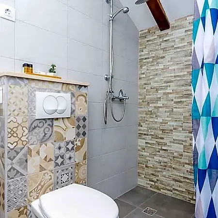 Majkovica - 4 Bedroom With Private Pool & En-suite Bathrooms & Parking Hotel 4*
