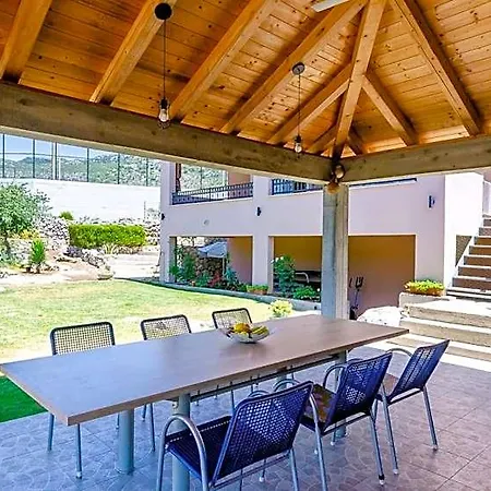 Majkovica - 4 Bedroom With Private Pool & En-suite Bathrooms & Parking