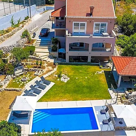 Majkovica - 4 Bedroom With Private Pool & En-suite Bathrooms & Parking 4*