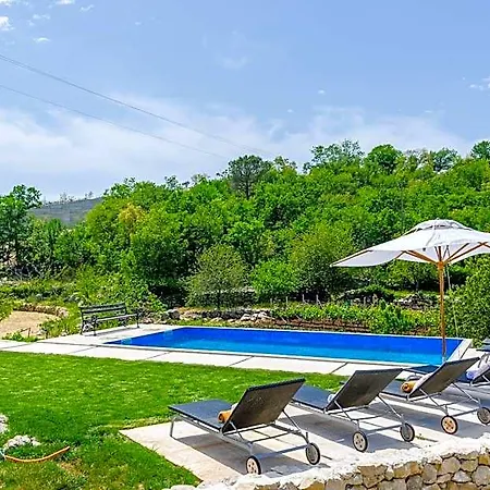 Majkovica - 4 Bedroom With Private Pool & En-suite Bathrooms & Parking 4*