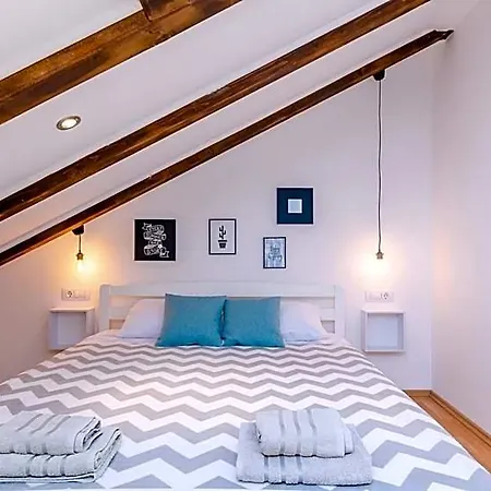 Hotel Majkovica - 4 Bedroom With Private Pool & En-suite Bathrooms & Parking 4*