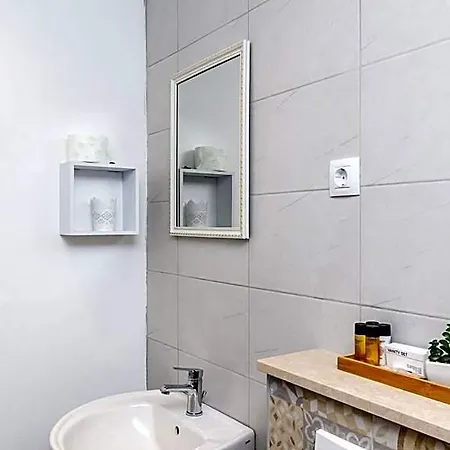 Hotel Majkovica - 4 Bedroom With Private Pool & En-suite Bathrooms & Parking 4*