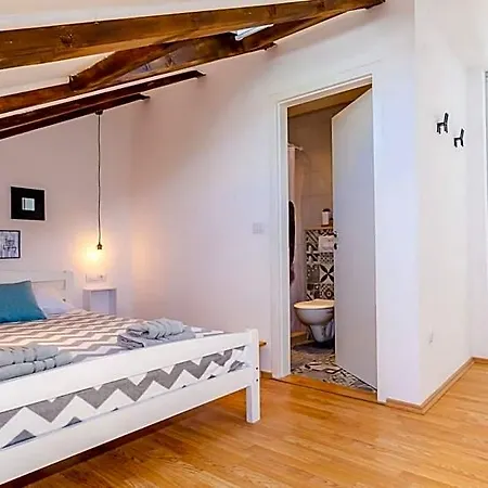 Hotel Majkovica - 4 Bedroom With Private Pool & En-suite Bathrooms & Parking 4*