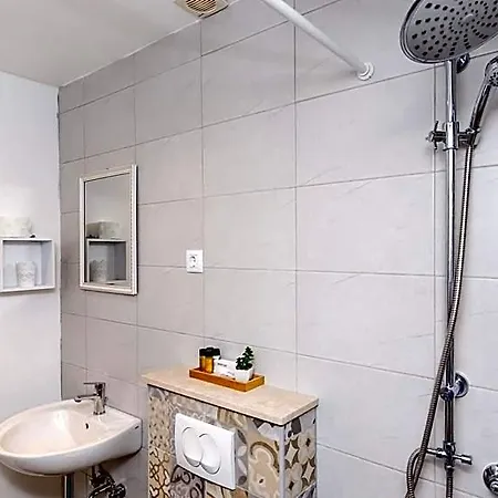 Majkovica - 4 Bedroom With Private Pool & En-suite Bathrooms & Parking
