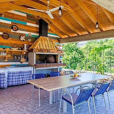 Majkovica - 4 Bedroom With Private Pool & En-suite Bathrooms & Parking