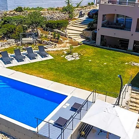Majkovica - 4 Bedroom With Private Pool & En-suite Bathrooms & Parking Hotel 4*
