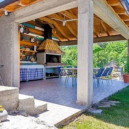Hotel Majkovica - 4 Bedroom With Private Pool & En-suite Bathrooms & Parking