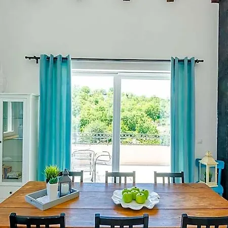 Отель Majkovica - 4 Bedroom With Private Pool & En-suite Bathrooms & Parking