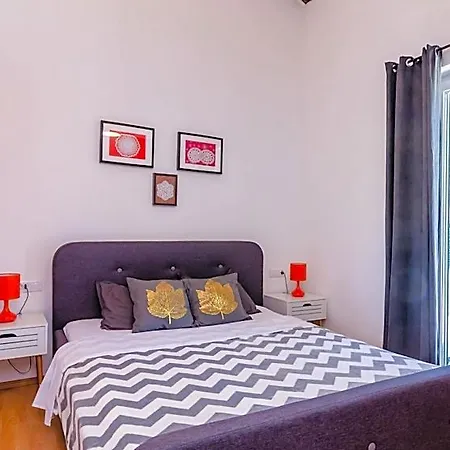 Отель Majkovica - 4 Bedroom With Private Pool & En-suite Bathrooms & Parking